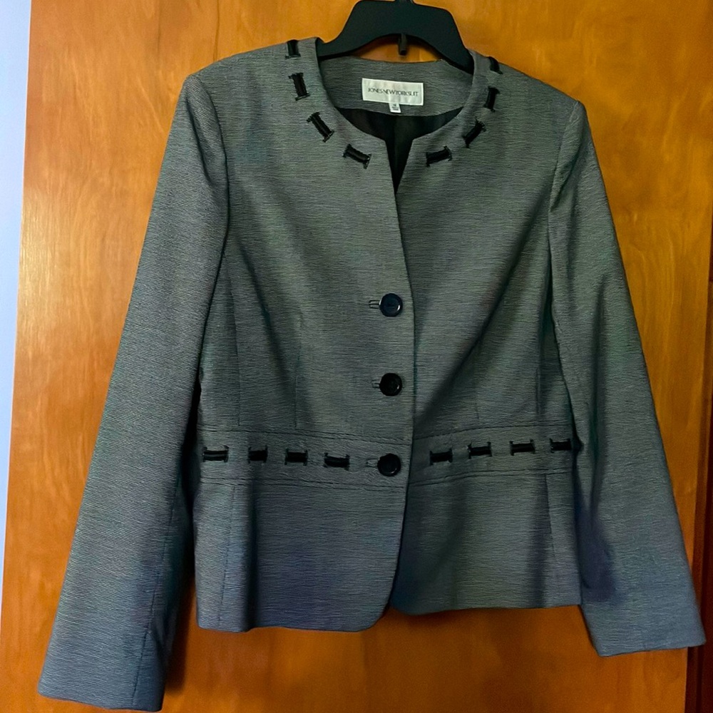 Skirt suit
